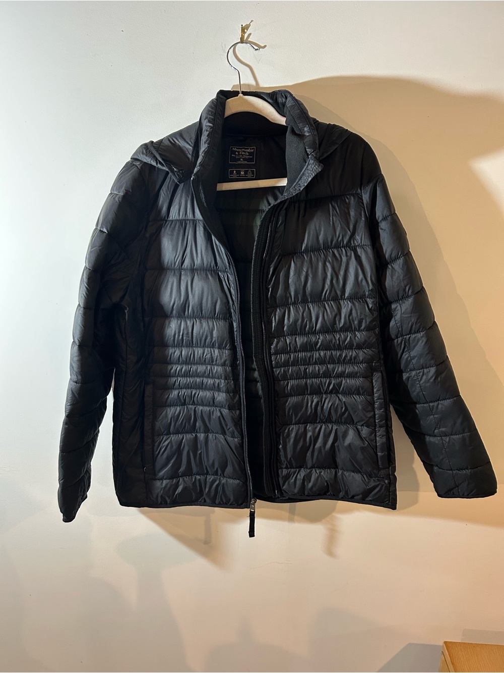 Abercrombie & Fitch Women’s Black Lightweight Packable Puffer Jacket